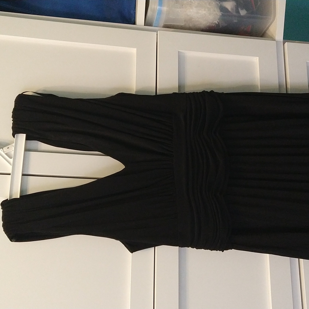 Women's size 6 sleeveless pleated black dress
